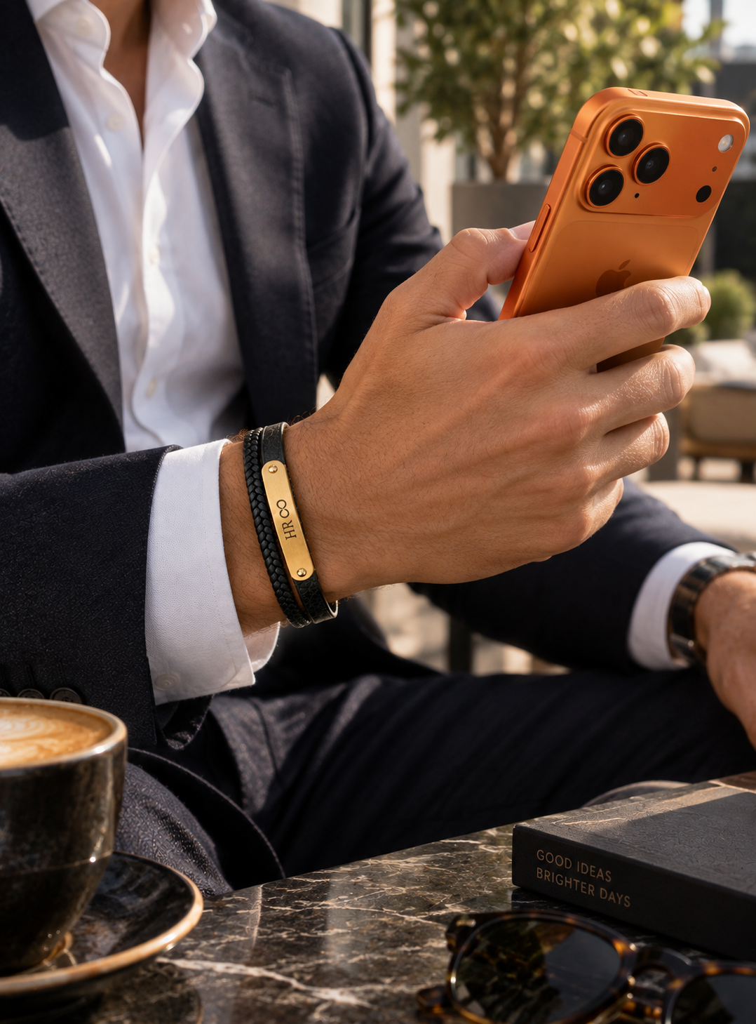 Bracelet homme cuir tressé noir avec fermoir sécurité et plaque dorée gravée HR