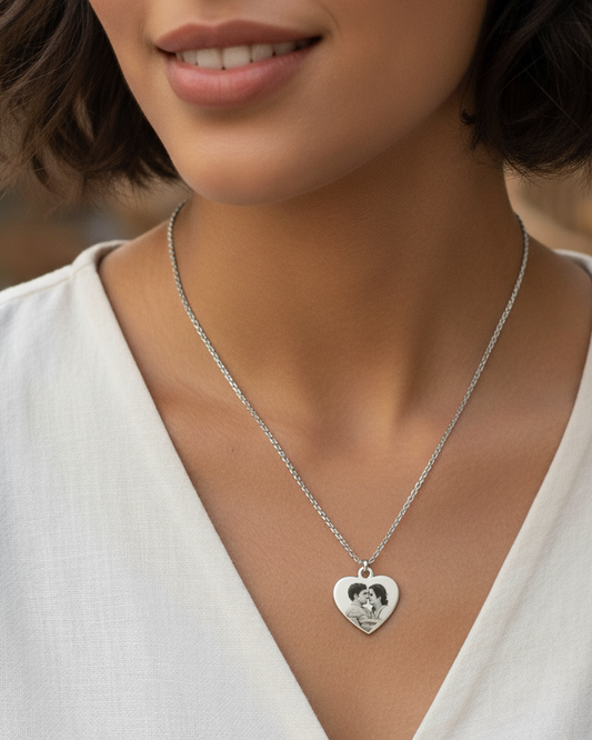 Collier personnalisé avec pendentif en forme de cœur et gravure photo pour femme