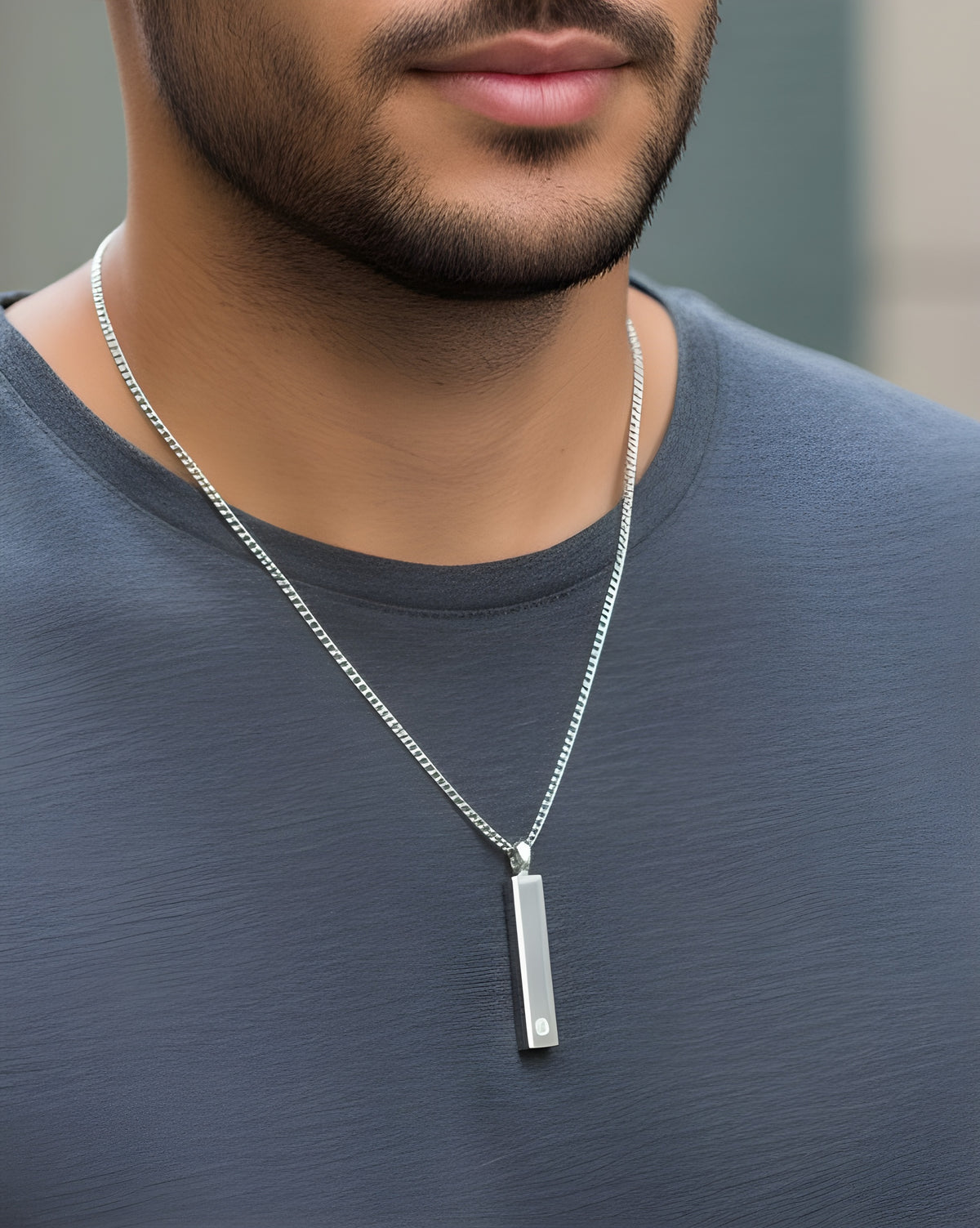 Style masculin avec le collier pendentif barre 3D gravé